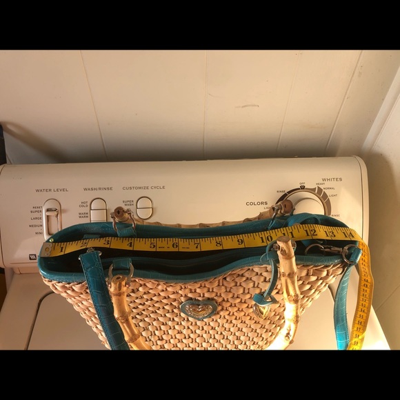 Straw bag faux croc/silver tone heart accents - Picture 7 of 8